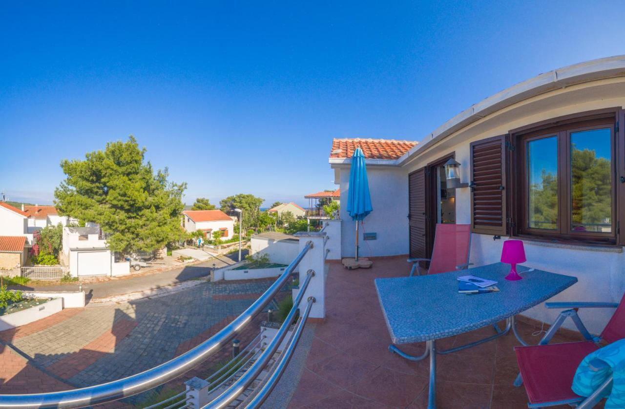 The Sea House Apartments Vis Exterior foto